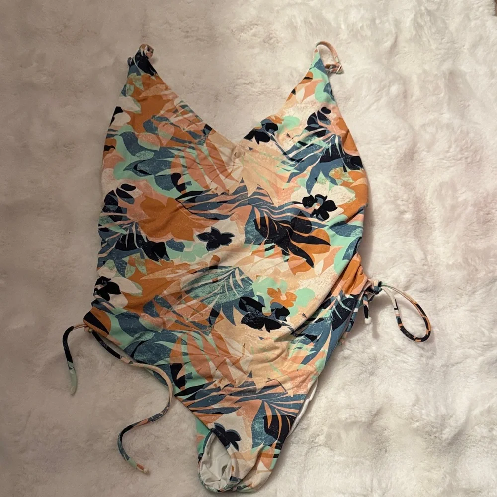 Roxy one piece swimsuit - Picture 1 of 3